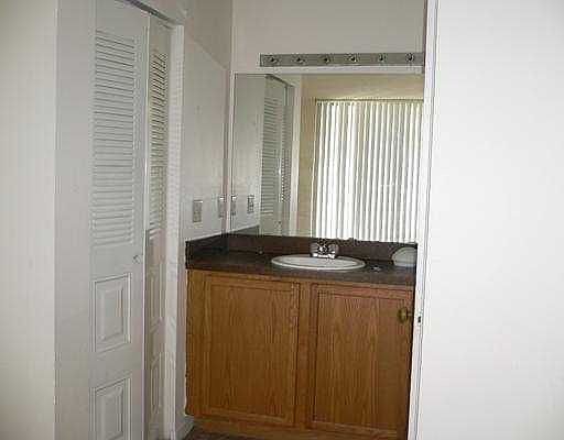 5th image of 714 Executive Center Dr APT 26