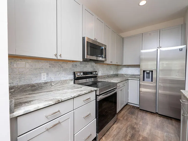 1026 Abbott St — Photo 5