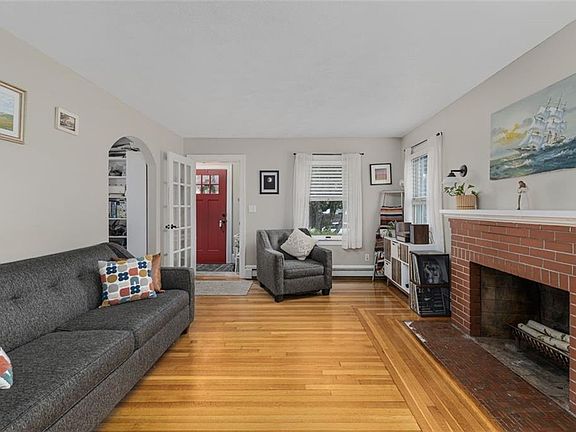 2nd image of 25 Farm St