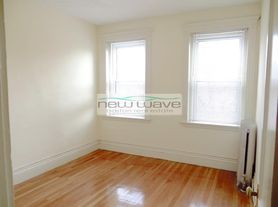102 Queensberry St