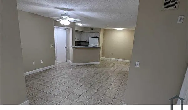 2 bed, 1042 sqft, $2,100 — Photo 3