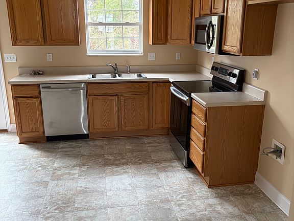 3rd image of 7813 Wisdom Ln