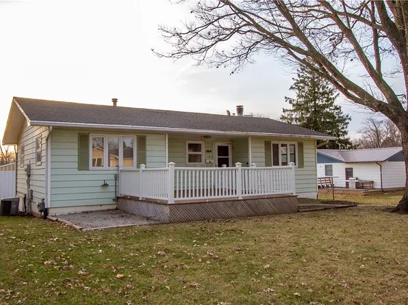 1104 W 3rd St, Pella, IA 50219