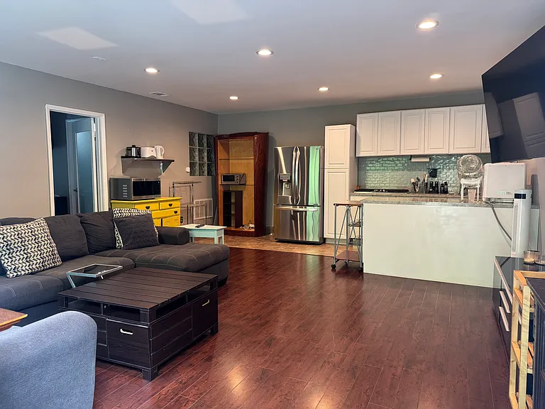 5352 Amigo Ave — Photo 1
