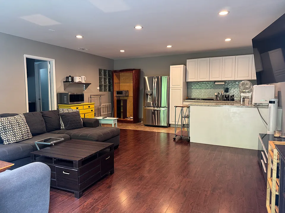 5352 Amigo Ave