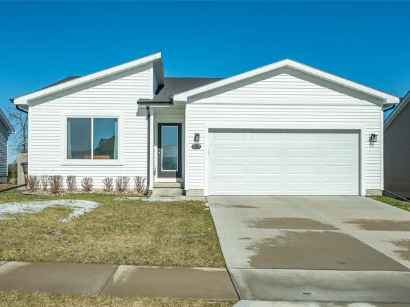 2412 Whispering Ridge Dr, Des Moines, IA 50320