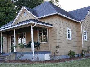 906 Washington Ave, Etowah, TN 37331