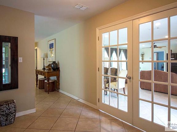 3rd image of 38 Resaca Blvd