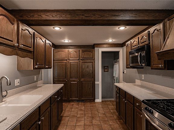 5th image of 3883 McCarty Dr