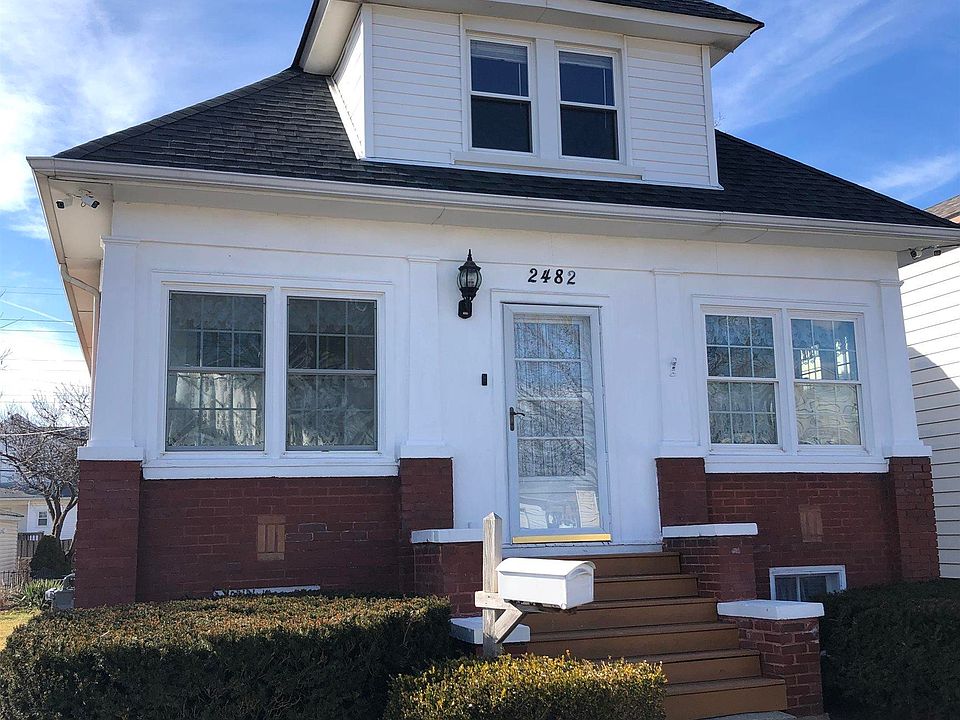 2482 Cora St, Wyandotte, MI 48192 Zillow