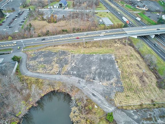 5th image of 401 Main Street