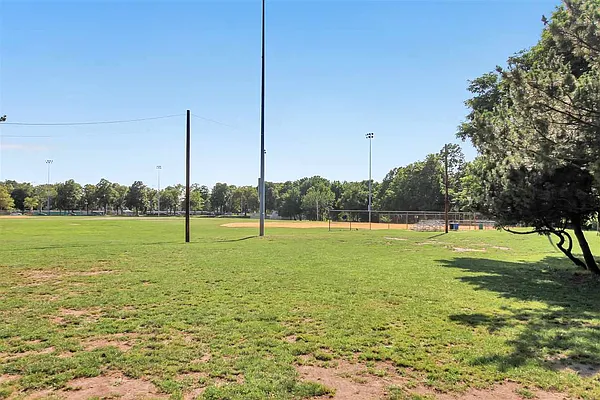 Sold by Prominent Properties Sotheby's International Realty | media 10