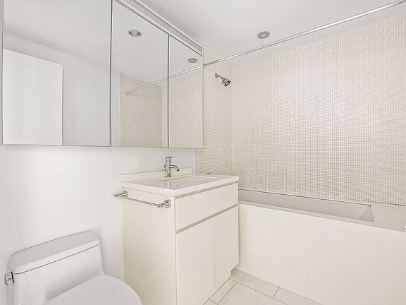 4th image of 425 W 53rd St APT 206