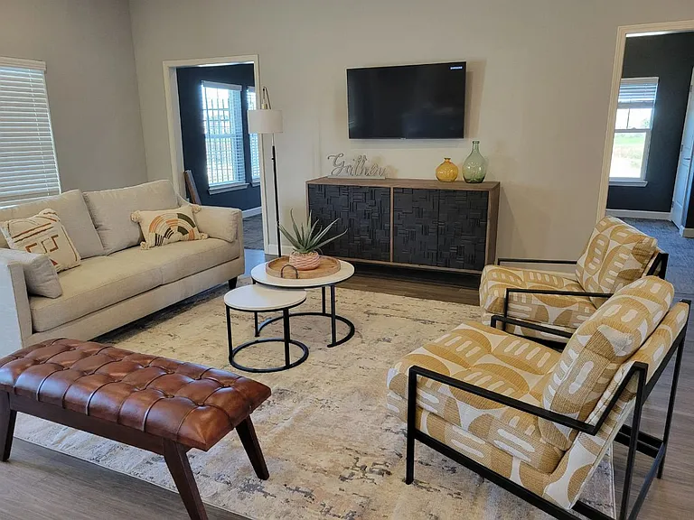 Agave East Apartments — Photo 13