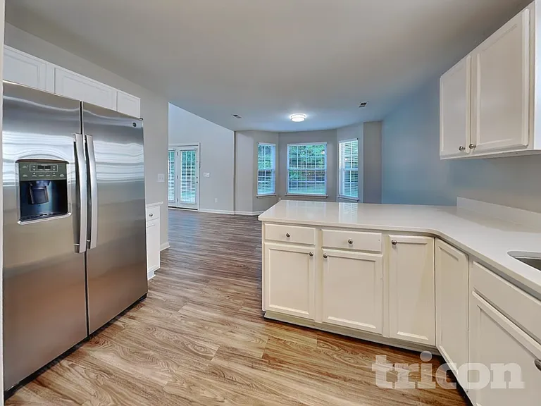 986 Peachtree Meadows Cir — Photo 5