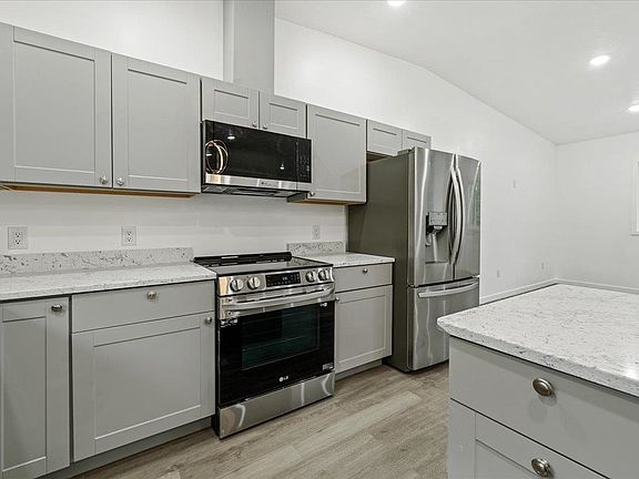 5th image of 3064 Psalms Blvd