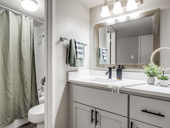 5th image of 8011 N New Braunfels Ave APT 209