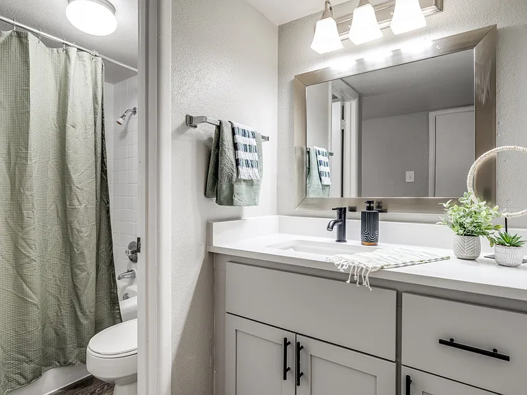 Village Oaks Apartments — Photo 5