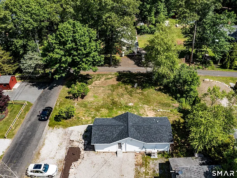 115 Shore Dr — Photo 16