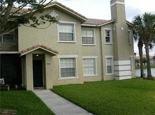 3/2 Lake available in North Lauderdale — Photo 1