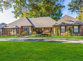8900 Cedar Ln, Prairie Village, KS 66207