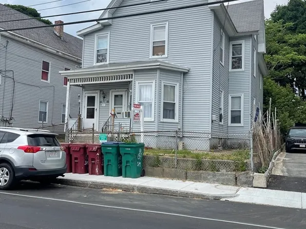 157 Smith St, Lowell, MA 01851
