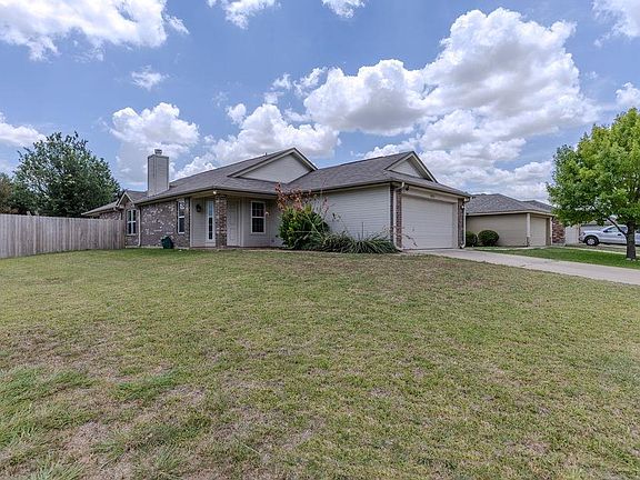 3rd image of 4703 Stonehaven Dr
