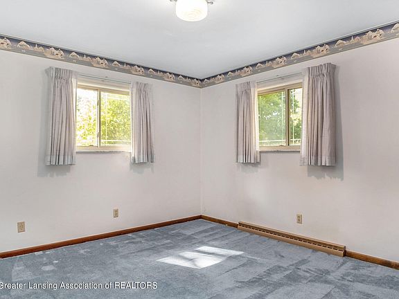 3rd image of 417 Meadowview Dr