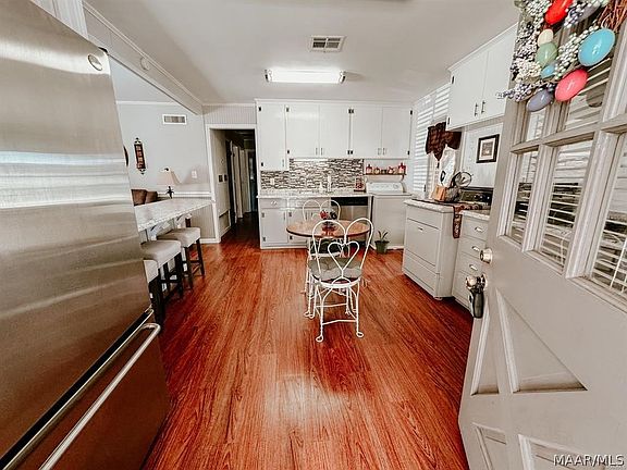5th image of 109 Linda Ln