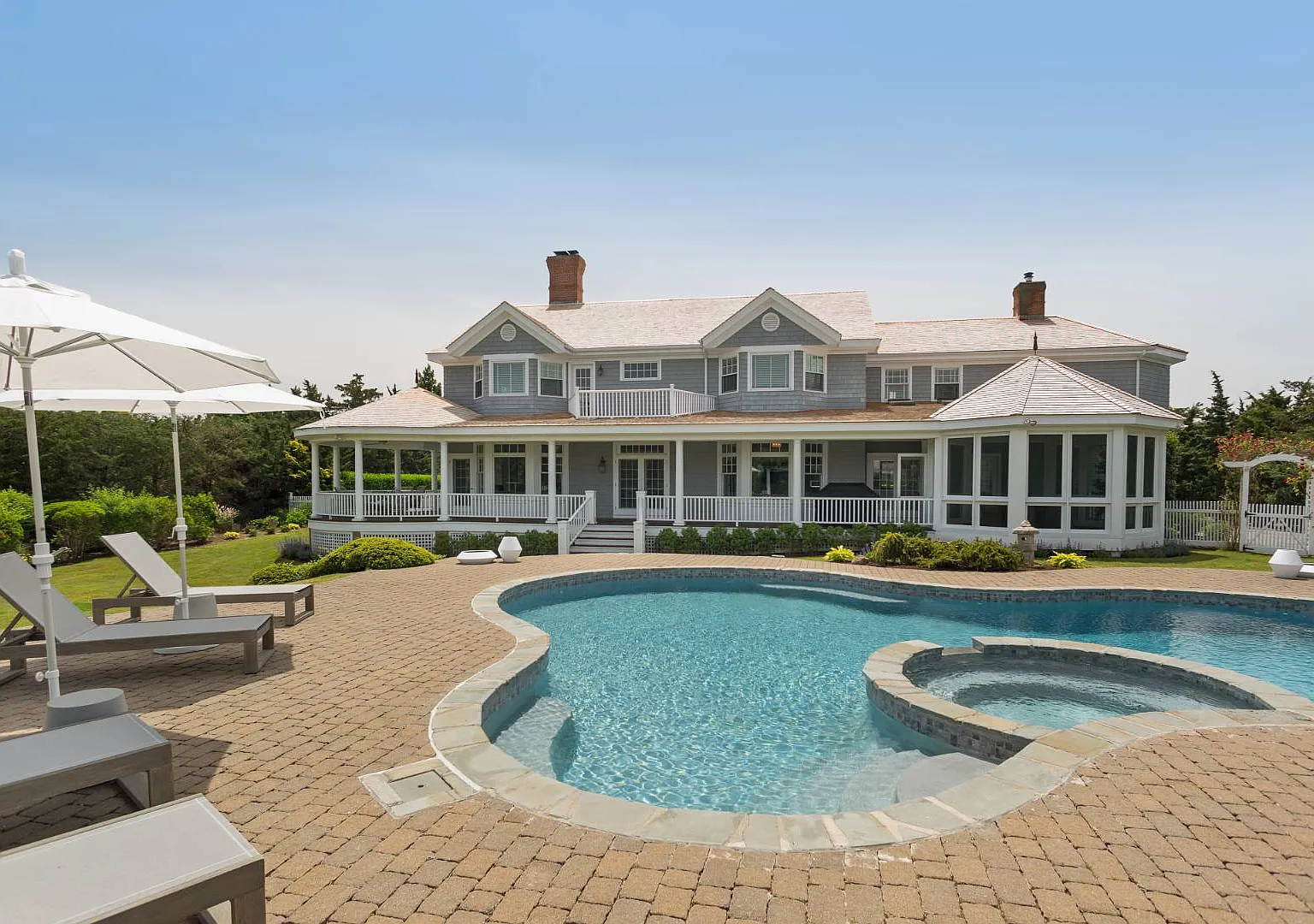 Stunning Waterfront Post Modern Quiogue — Photo 2