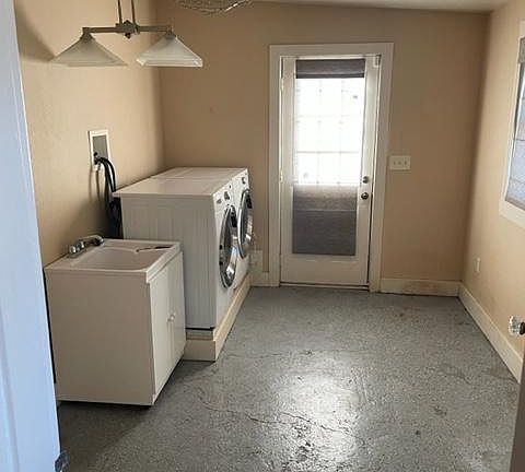 Laundry room (first floor to right of front door)
