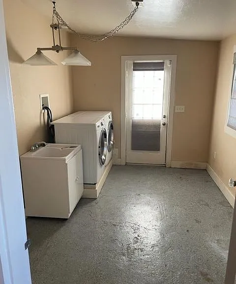 Laundry room (first floor to right of front door)