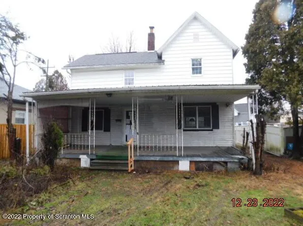 111 Montgomery St, Moosic, PA 18507