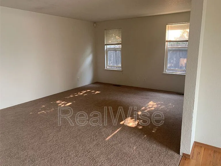 210 Sweetbrier Dr — Photo 6