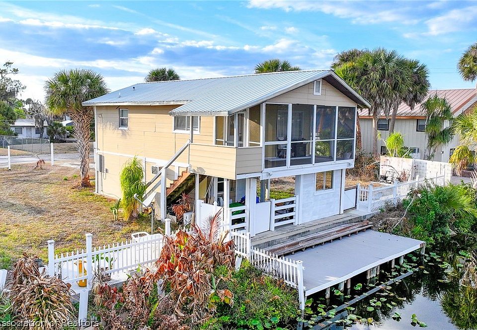 1st image of 1041 Pine Way