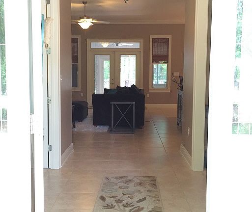 3rd image of 910 Lake Dr