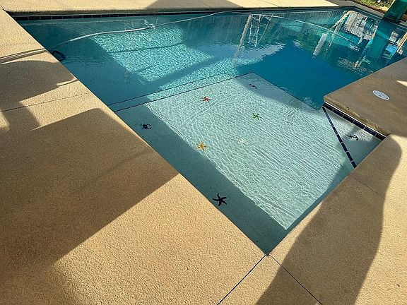 5th image of 325 Jackson Ave