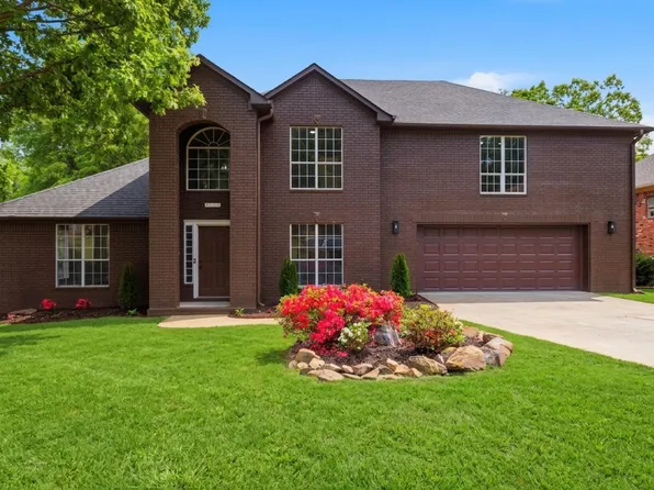 2001 Sawgrass Dr, Little Rock, AR 72212