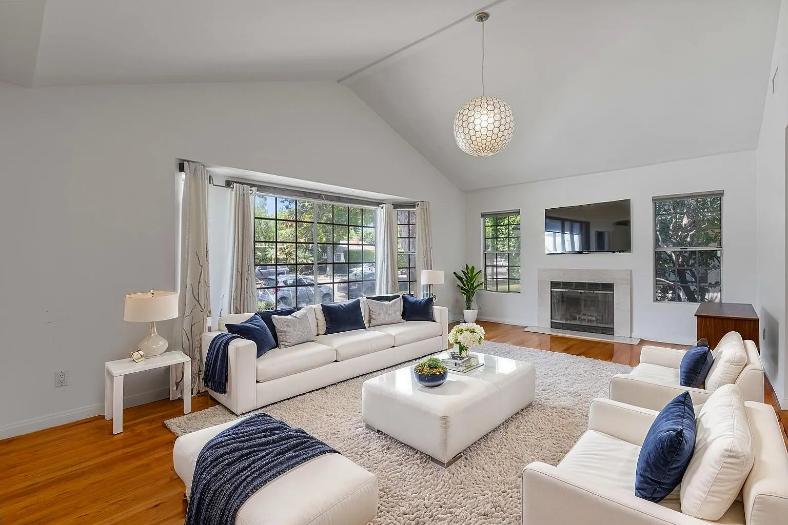 3 bed, 1758 sqft, $6,800 — Photo 2