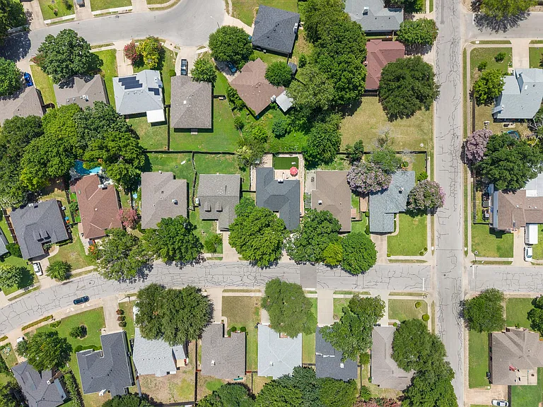 2305 Raintree Path — Photo 33