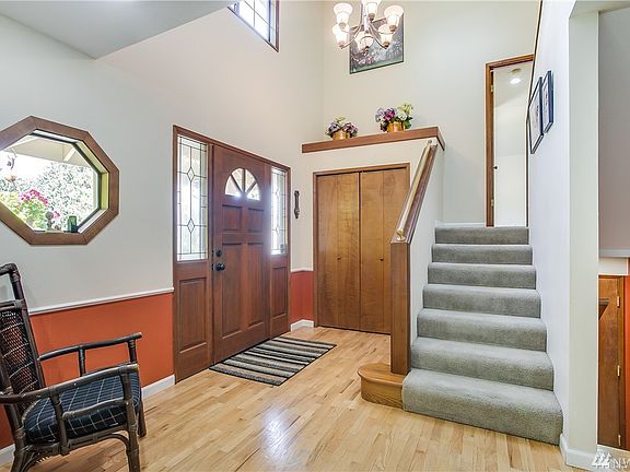 5th image of 400 Jasmine Pl NW