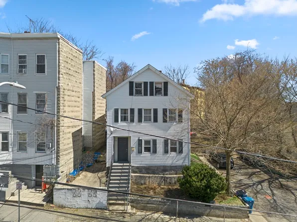 25 Fulton St, Lawrence, MA 01841