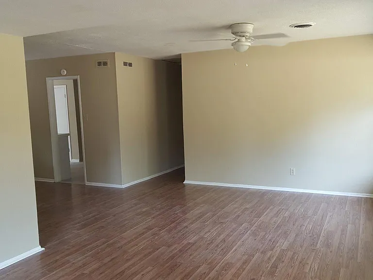 723 Sommer St NE — Photo 3