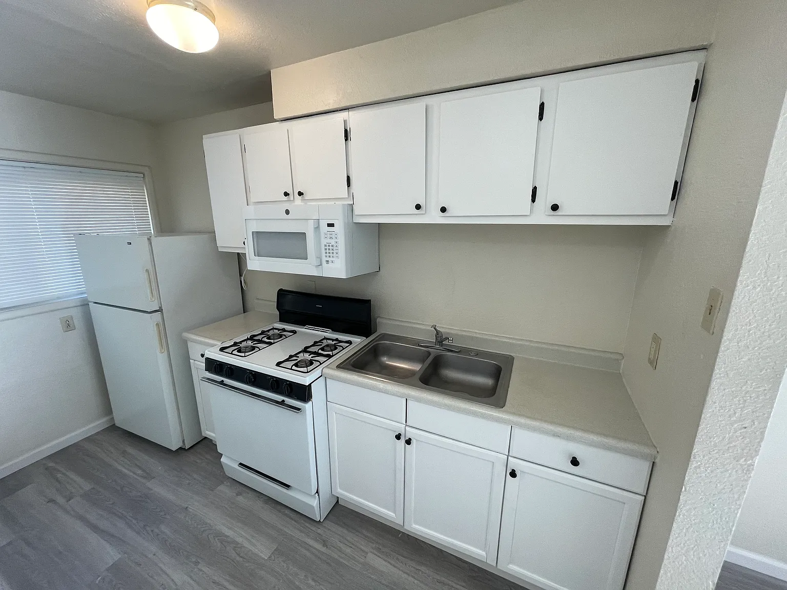 Studio, 600 sqft, $1,100 — Photo 3