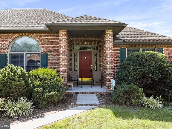 2nd image of 6353 Oak Leaf Ln