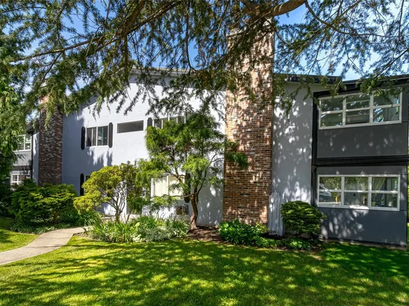 3244 Seaton St #102, Saanich, BC V8Z 3V7