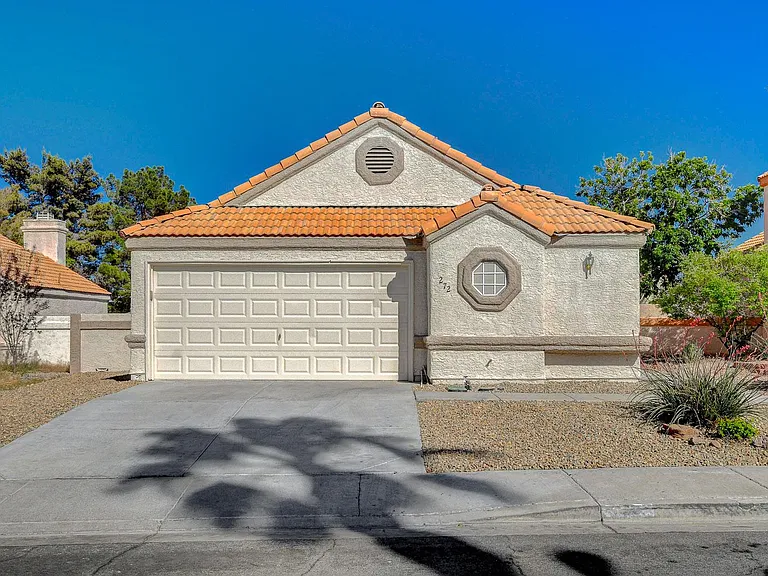 272 Spring Hills Ln — Photo 28