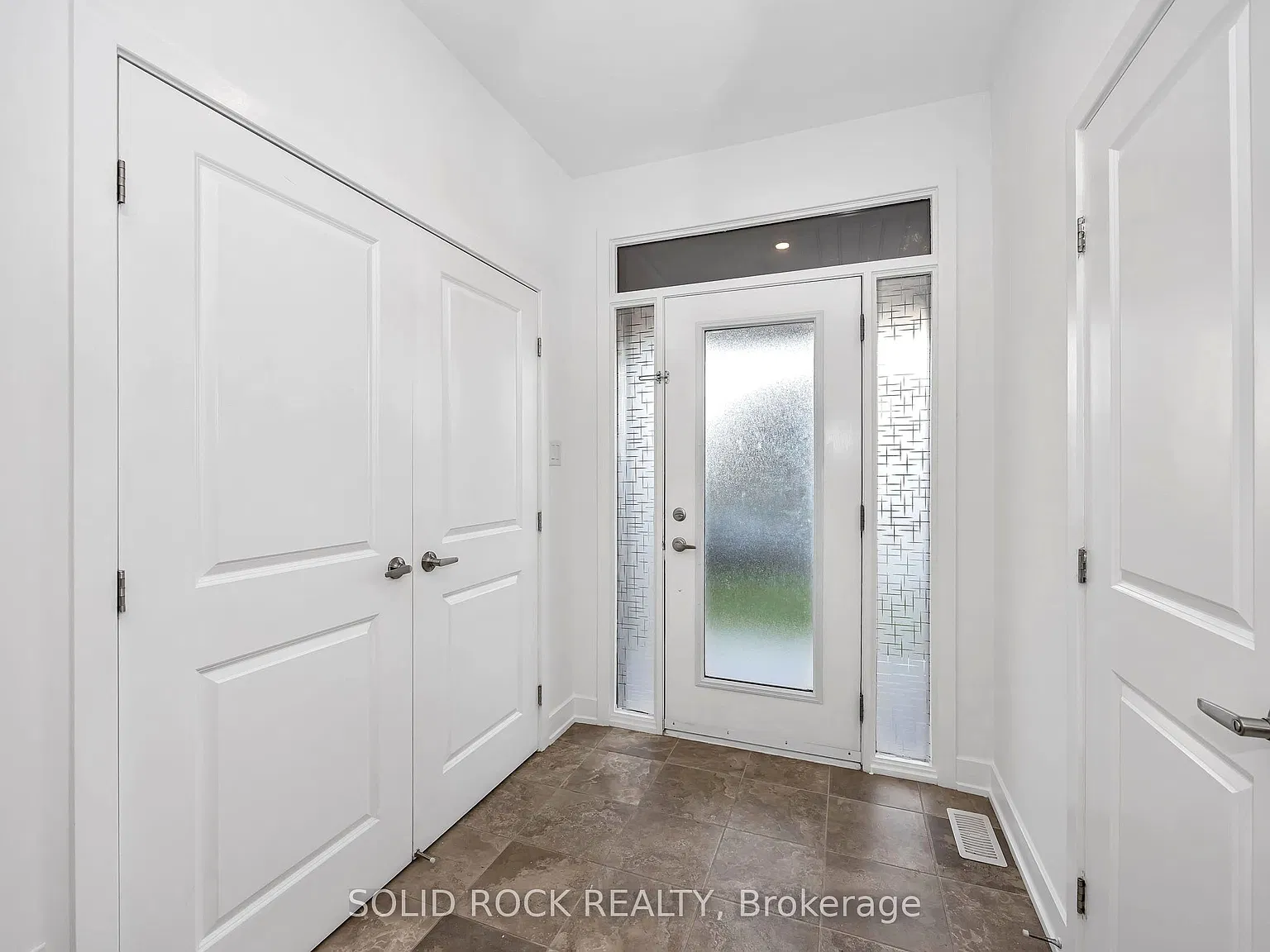4 bed, $3,300 — Photo 4