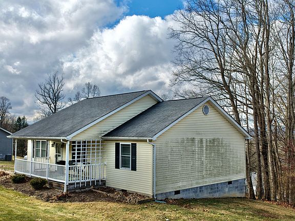 2nd image of 366 Brier Hill Ln