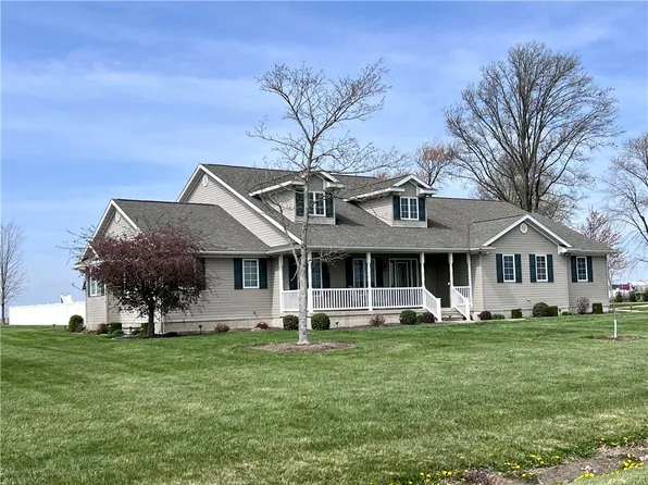 1933 N 200th St, Saint Elmo, IL 62458